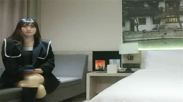 利哥操哭极品御姐 巨乳抖动画面 高颜值女神被干到喷水求饶